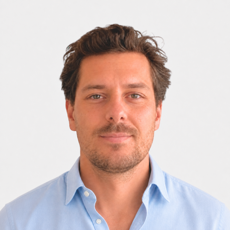 Portrait of Vincent Quero in a light blue shirt